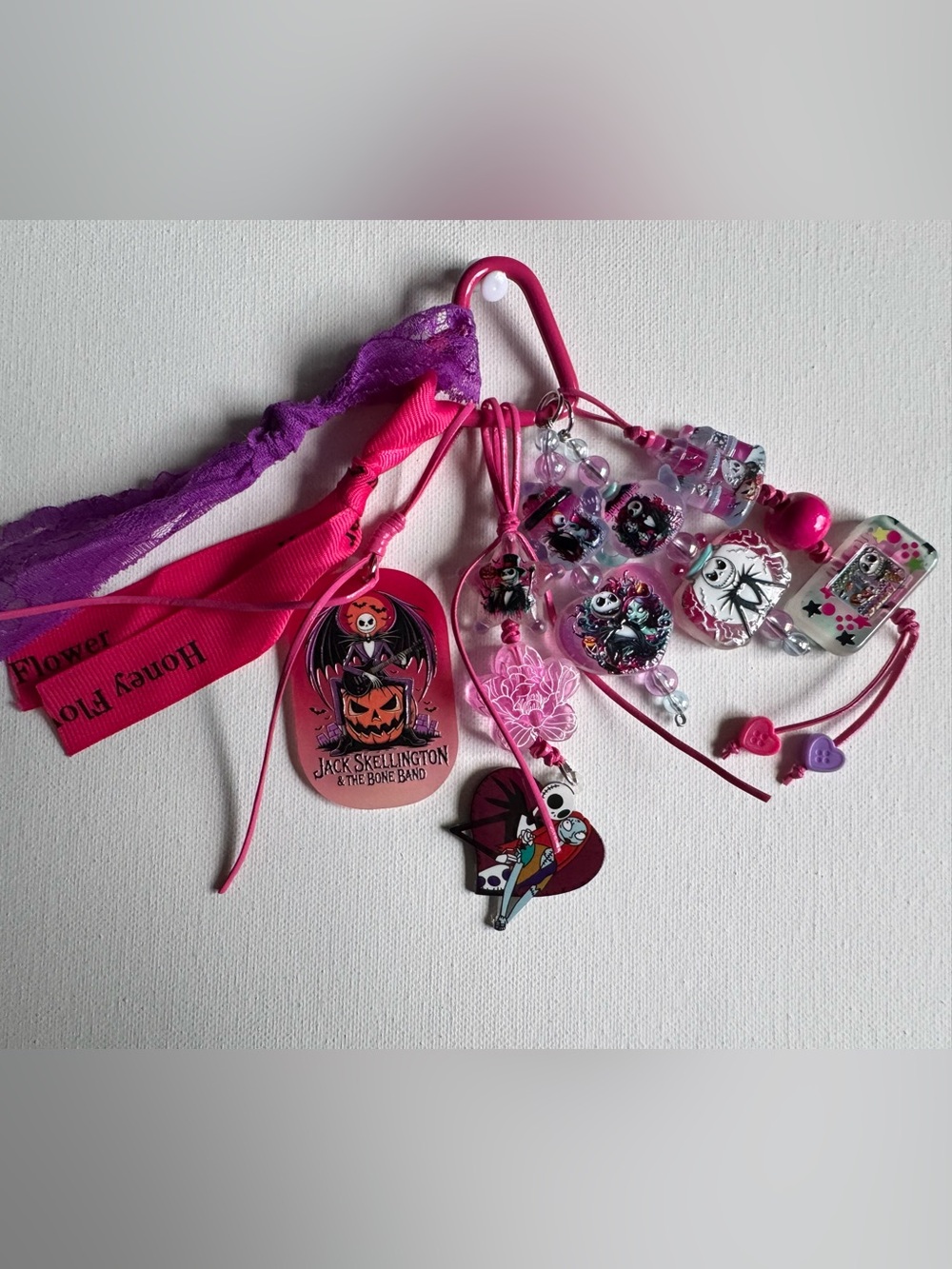 Jack Skellington Pink Luminous Bag Charm
Halloween.